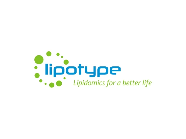 Das Bild zeigt das Logo von Lipotype, das den Slogan „Lipidomics for a better life“ enthält. Es besteht aus blauen und grünen Schriftzügen sowie grafischen Elementen in Form von Kreisen.